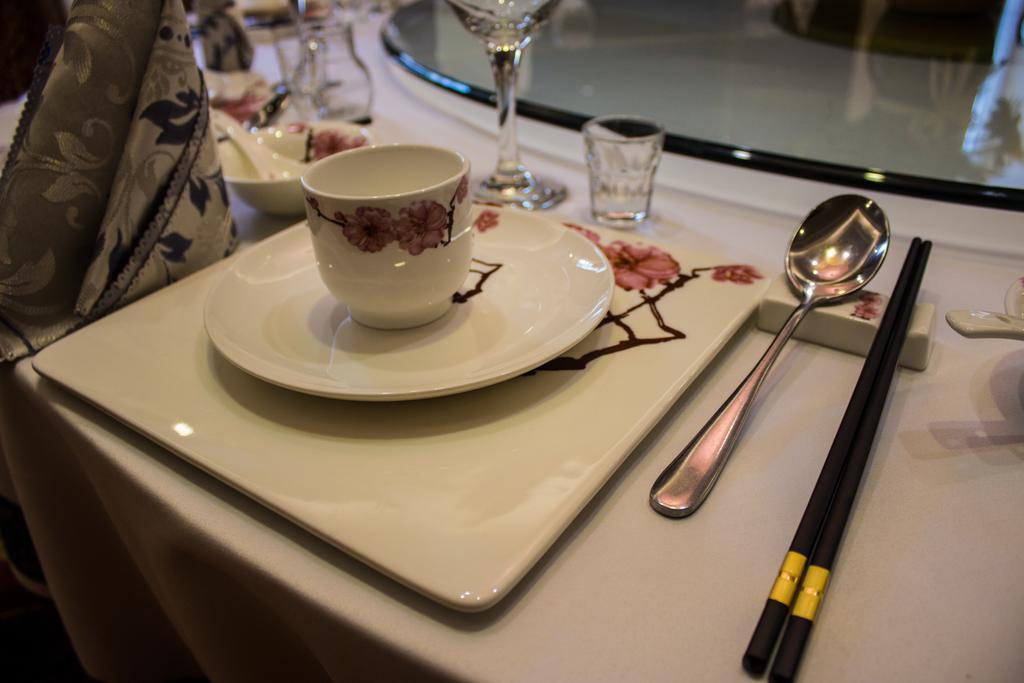 Soluxe Hotel אלמטי מראה חיצוני תמונה