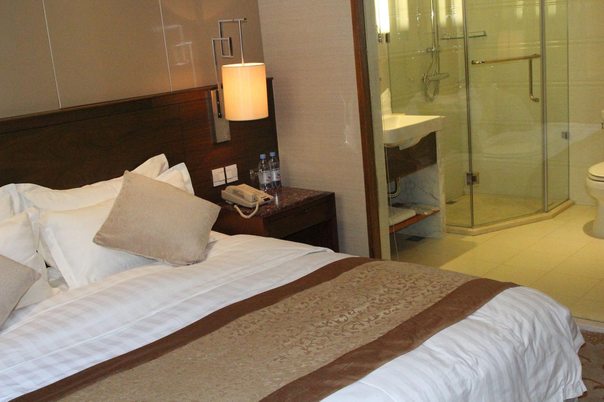 Soluxe Hotel אלמטי מראה חיצוני תמונה
