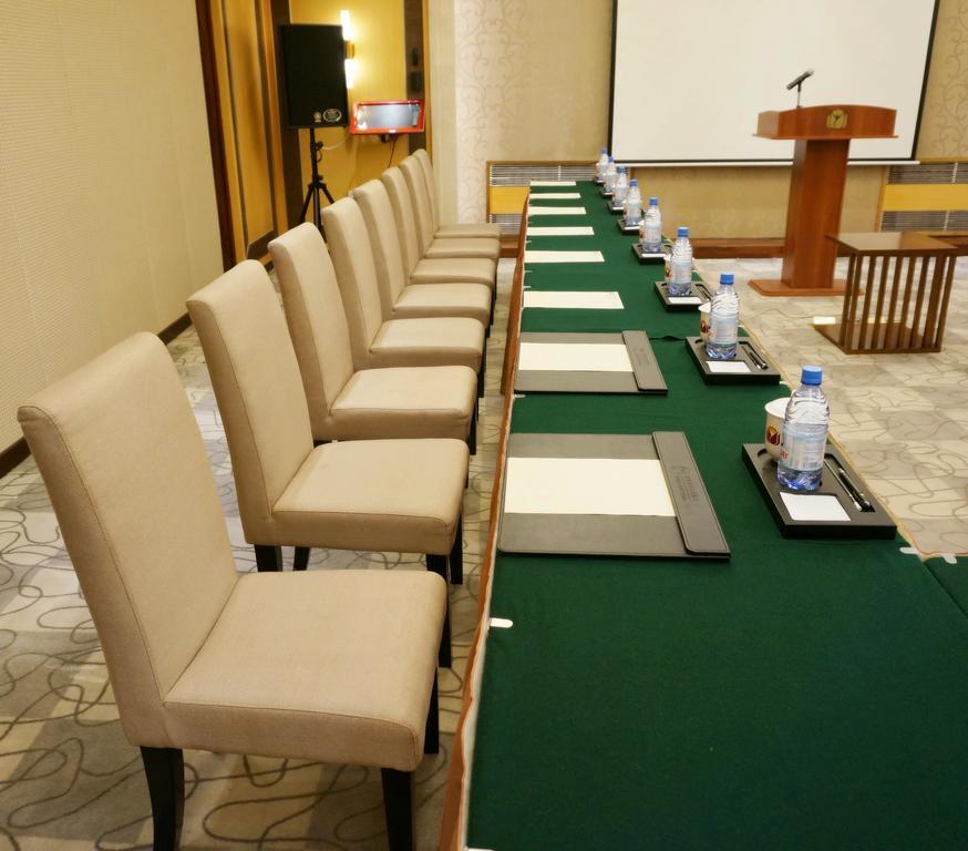 Soluxe Hotel אלמטי מראה חיצוני תמונה