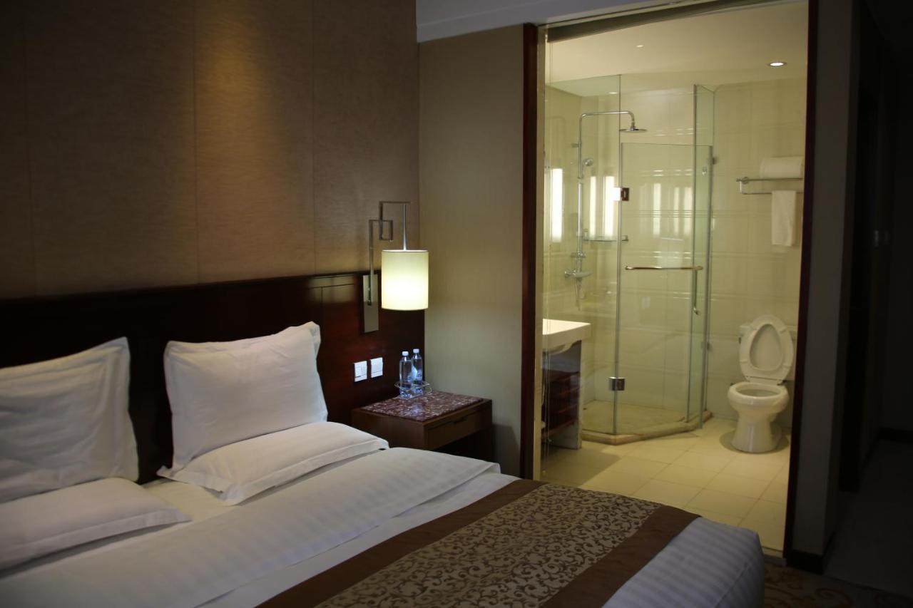 Soluxe Hotel אלמטי מראה חיצוני תמונה