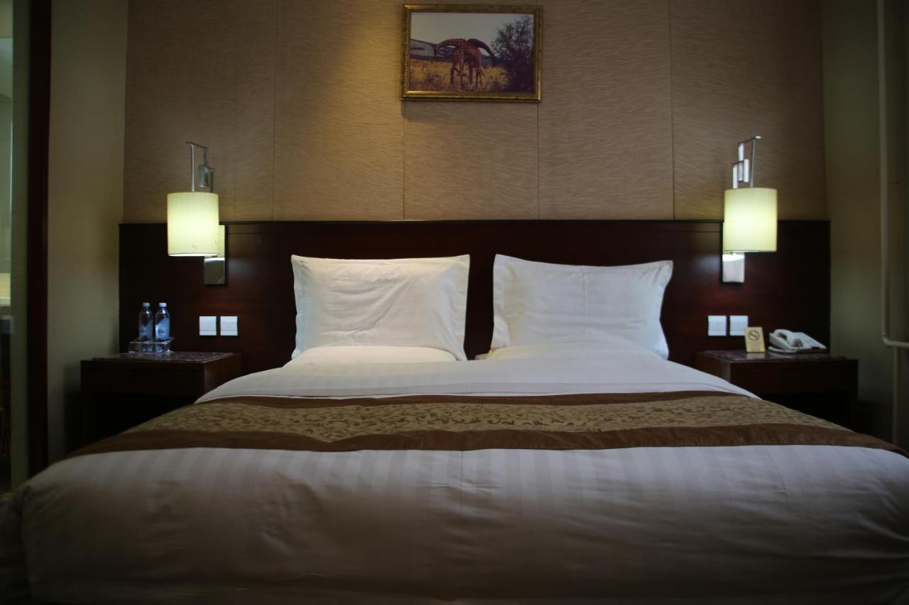 Soluxe Hotel אלמטי מראה חיצוני תמונה
